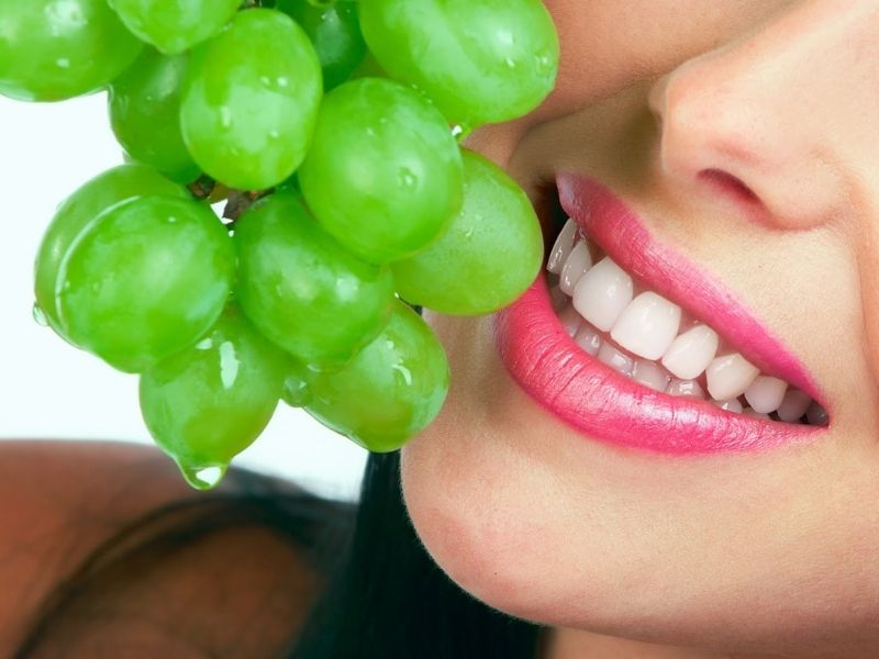 Bạn nên ăn nhiều hoa quả để tăng cường sức khỏe răng miệng